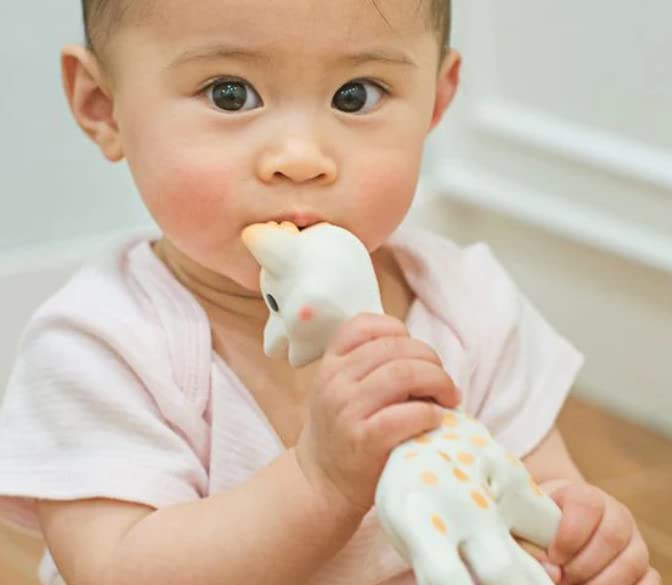 Детски почистване кърпички Sophie la Girafe Babycare 99% с вода, в комплекта са включени 4 салфетки без мирис размер на