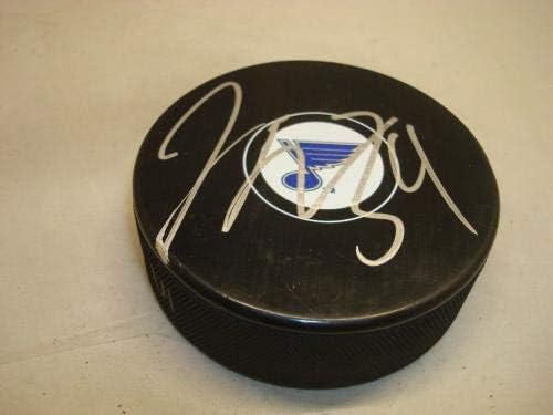Джейк Алън подписа хокей шайба Сейнт Луис Блус с автограф на 1C - за Миене на НХЛ с автограф