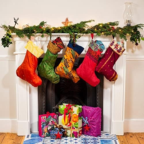 Коледни чорапи MytriDesigns Ръчно изработени от Рециклирани плат Сари/Окачени Коледни Чорапи за декорация на камина