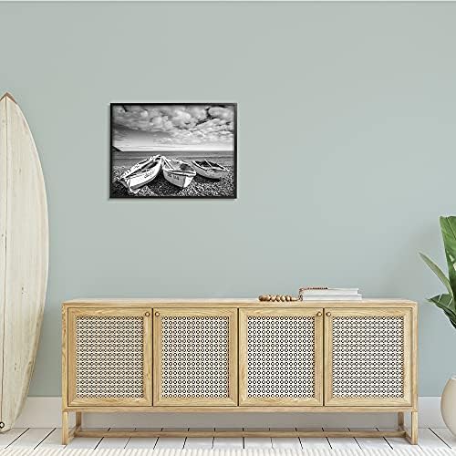 Реколта гребни лодки Stupell Industries на брега на Скалист плаж, Морска картина, Изпълнена Данитой Делимонт, Стенно изкуство
