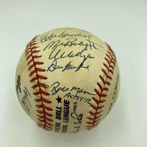Екипът на Филаделфия Филис 1990 година Подписа Официален договор с Националната бейзболна лига - Бейзболни топки