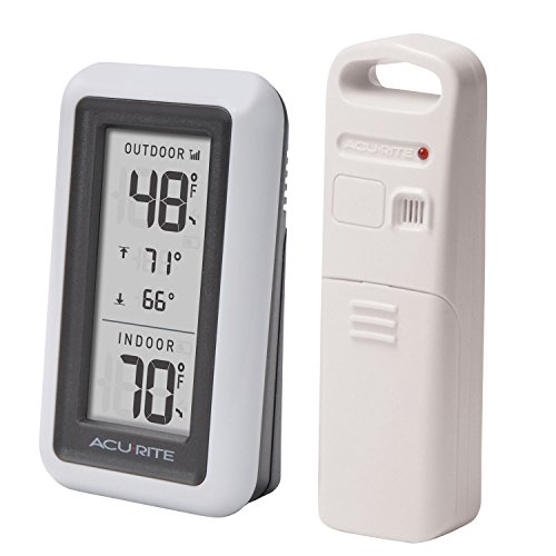 Дигитален термометър AcuRite с индикация на температурата в помещение, на улица и Дневни върхове и дъна (00424CA), бял