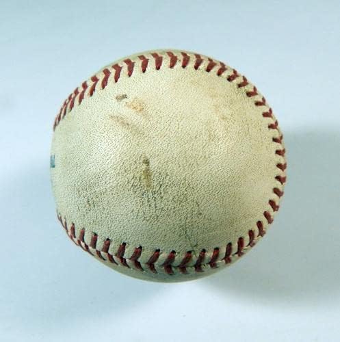 2021 Сиатъл Маринърс на мач Колорадо в Скалистите планини са Използвали бейзбол Херман Маркес - В играта се Използват и бейзболни