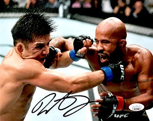 Деметриус Джонсън с автограф и подпис на 8x10 снимка Свидетел на UFC JSA Силен Мышонок