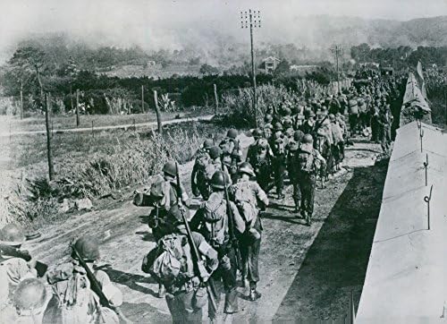 Реколта снимка насърчаване на съюзници в южната част на Франция. Американските войски, продвигающиеся в южна Франция, може